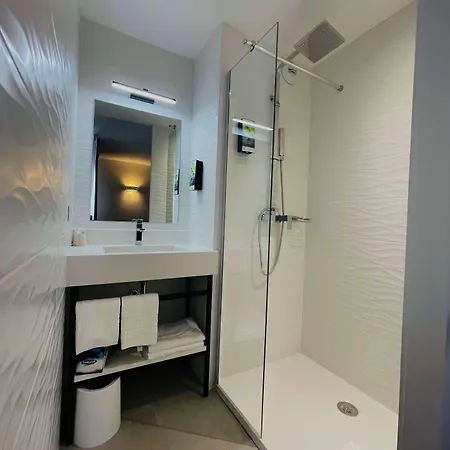 Sure By Western Les Portes De Montauban Campsas