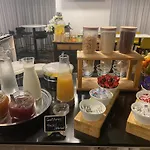 Sure By Western Les Portes De Montauban Hotel 3*