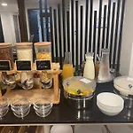 Hotel Sure By Western Les Portes De Montauban Campsas