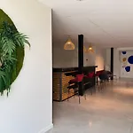 Hotel Sure By Western Les Portes De Montauban Campsas