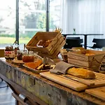 Sure By Western Les Portes De Montauban Hotel Campsas