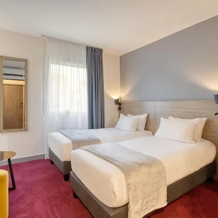 Sure By Western Les Portes De Montauban מלון Campsas
