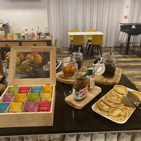 Sure By Western Les Portes De Montauban Campsas