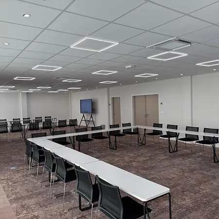 Hotel Sure By Western Les Portes De Montauban 3*