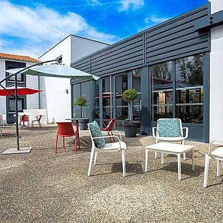 Sure By Western Les Portes De Montauban Campsas
