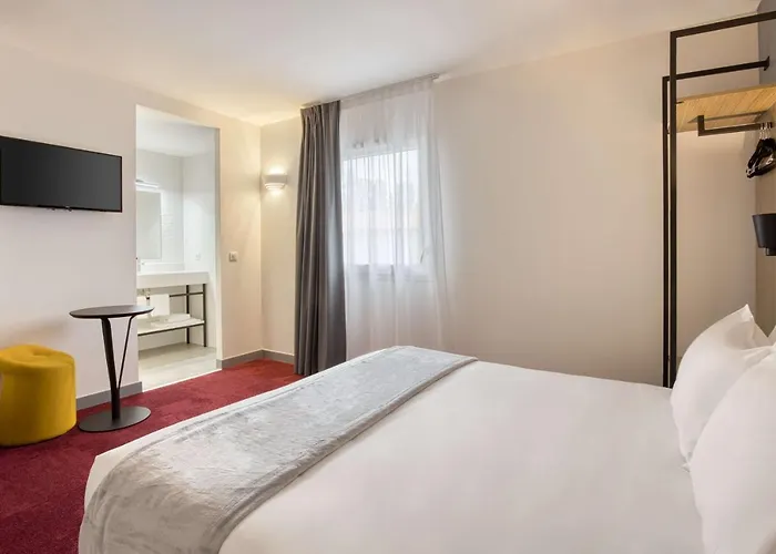 Sure By Western Les Portes De Montauban Campsas