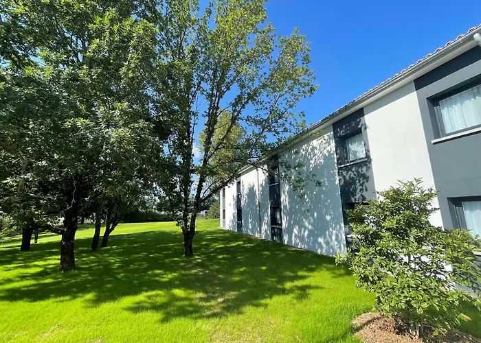 Sure By Western Les Portes De Montauban Hotel