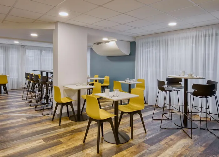 Hotel Sure By Western Les Portes De Montauban Campsas