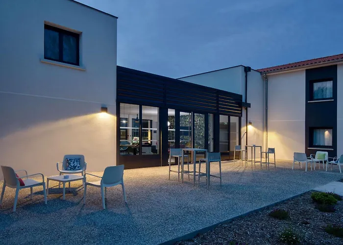 Sure By Western Les Portes De Montauban Hotel 3*