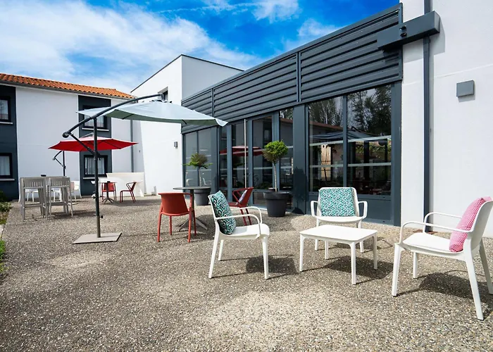 Sure By Western Les Portes De Montauban Hotel