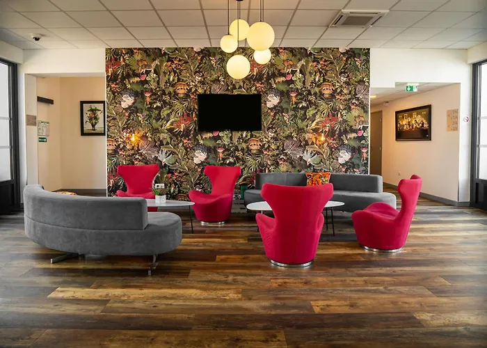 Sure By Western Les Portes De Montauban Hotel Campsas