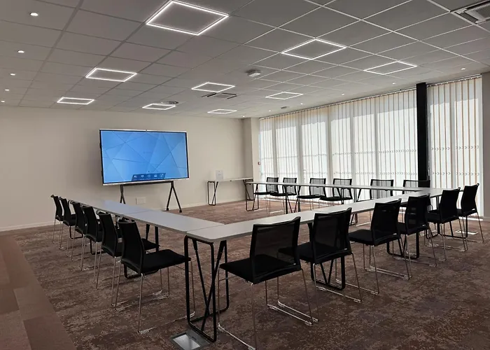 Sure By Western Les Portes De Montauban Hotel