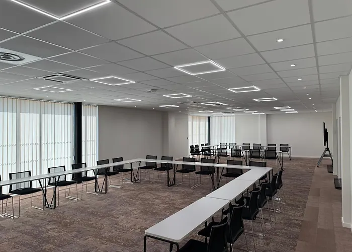 Hotel Sure By Western Les Portes De Montauban Campsas