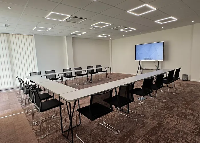 Sure By Western Les Portes De Montauban Campsas