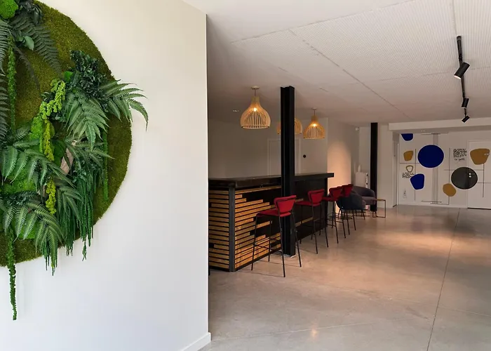 Hotel Sure By Western Les Portes De Montauban Campsas